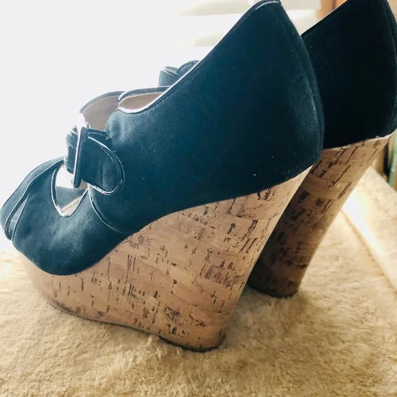 Black Wedges 7.5 - Picture 2 of 3